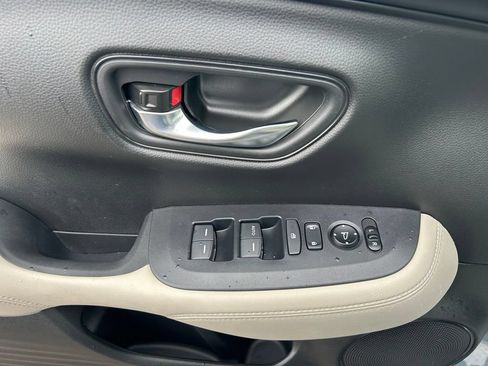 Used 2024 Honda HR-V LX image 14