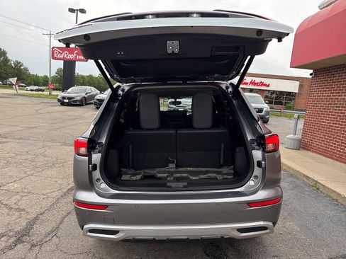 Used 2024 Mitsubishi Outlander SE image 16