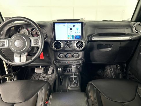 Used 2017 Jeep Wrangler Unlimited Rubicon AWD/4WD image 18
