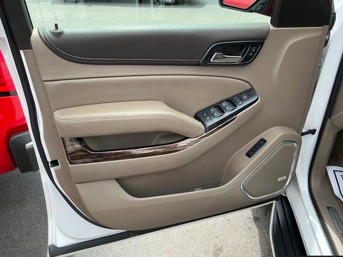 Used 2019 GMC Yukon XL SLT AWD/4WD image 7