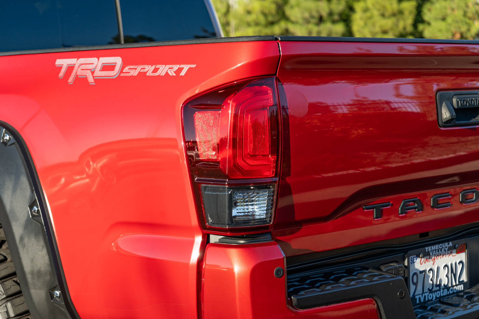 Used 2018 Toyota Tacoma TRD Sport w/ Technology Package RWD image 7