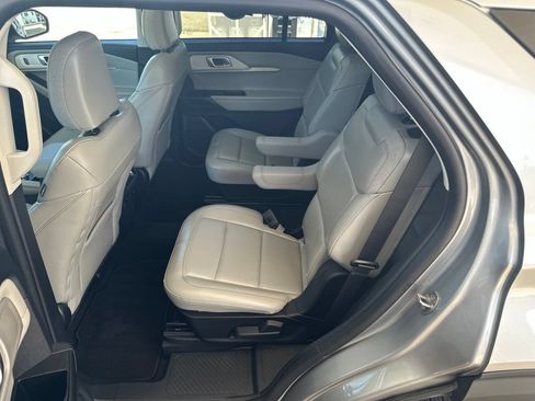 Used 2025 Ford Explorer Active w/ Active Comfort Package AWD/4WD image 29