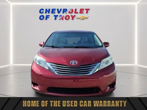 Used 2012 Toyota Sienna XLE FWD image 2