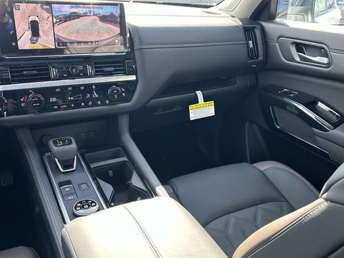 New 2026 Nissan Pathfinder Platinum AWD/4WD image 36