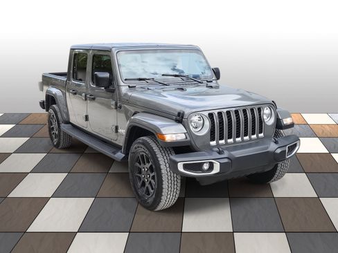 Used 2023 Jeep Gladiator Overland image 3