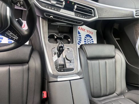 Used 2022 BMW X5 xDrive40i w/ Parking Assistance Package AWD/4WD image 17