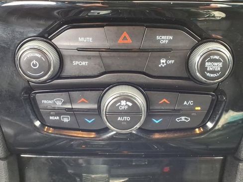 Used 2019 Chrysler 300 S image 18