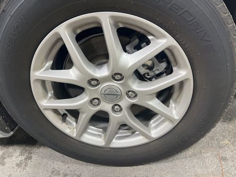 Used 2024 Chrysler Pacifica Touring-L image 36