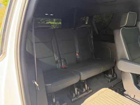 Used 2023 GMC Yukon XL SLT w/ SLT Luxury Package AWD/4WD image 10