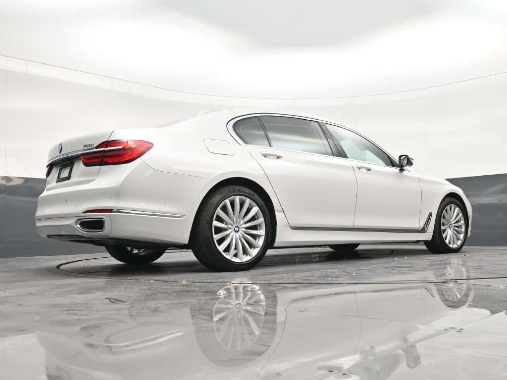 Used 2019 BMW 740i w/ Executive Package RWD image 24