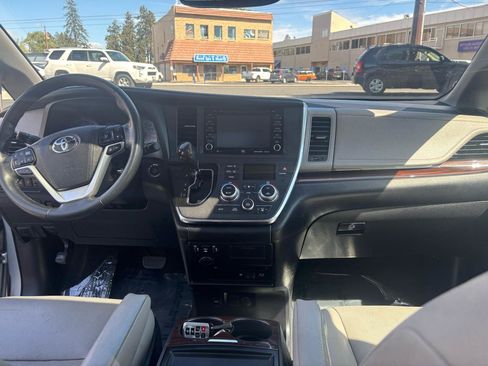 Used 2019 Toyota Sienna Limited Premium w/ Carpet Mat Package AWD/4WD image 11
