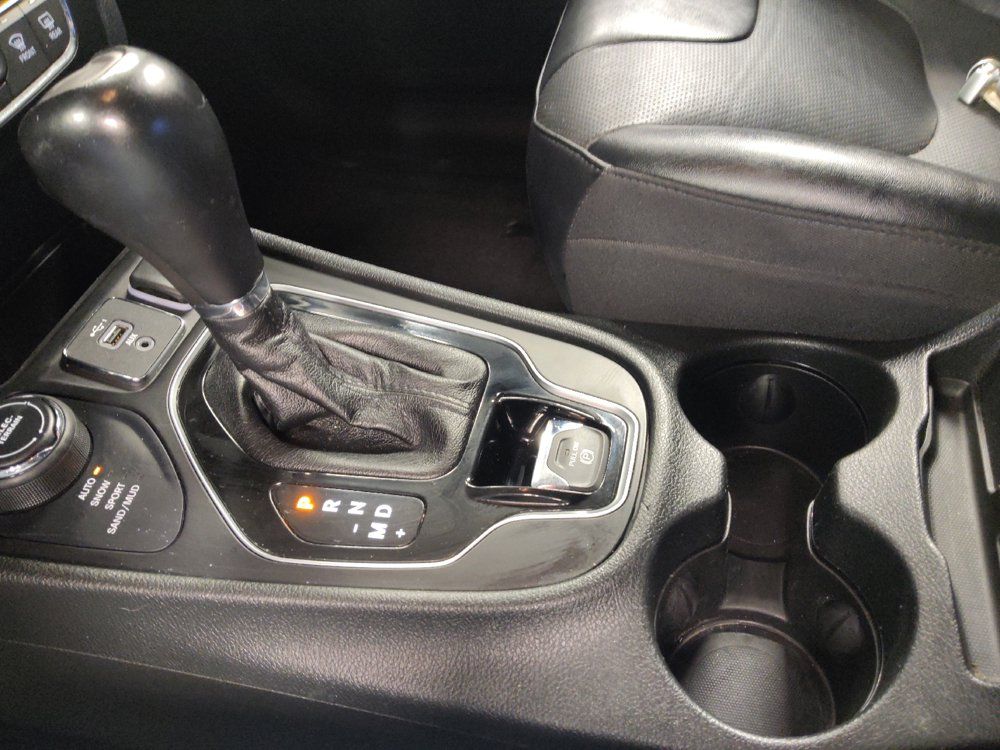 Used 2023 Jeep Cherokee Altitude Lux AWD/4WD image 26