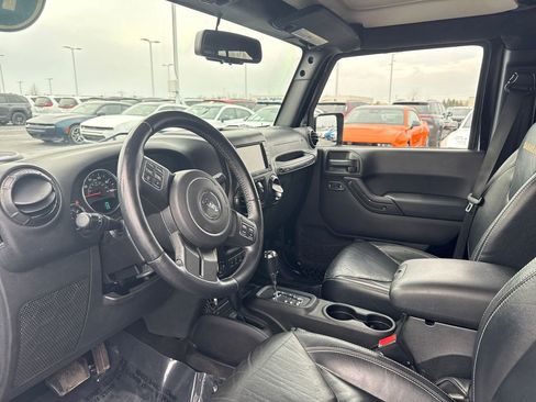 Used 2015 Jeep Wrangler Unlimited Sahara w/ Connectivity Group image 10