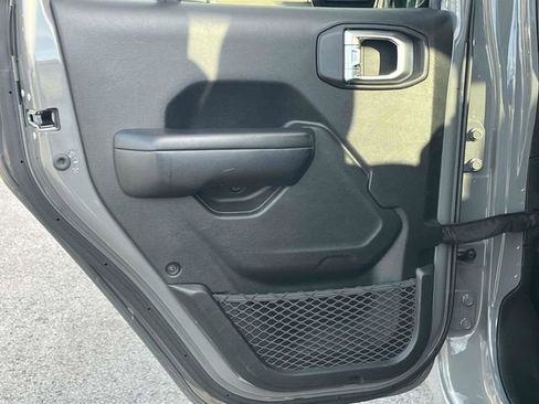 Used 2021 Jeep Gladiator Sport image 16