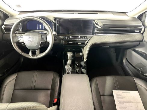 Used 2025 Toyota Camry XLE FWD image 12