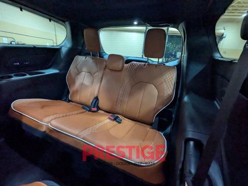 New 2026 Chrysler Pacifica Pinnacle image 29