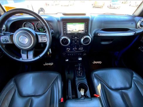 Used 2015 Jeep Wrangler Unlimited Sahara w/ Connectivity Group image 14