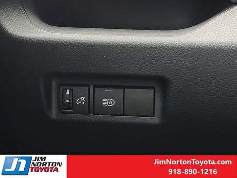 Used 2022 Toyota RAV4 LE FWD image 22
