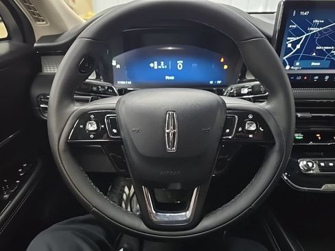 Used 2024 Lincoln Corsair AWD image 23