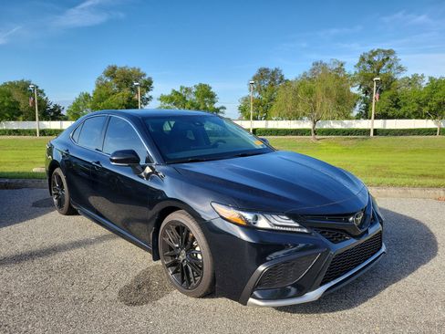 Used 2023 Toyota Camry XSE image 6