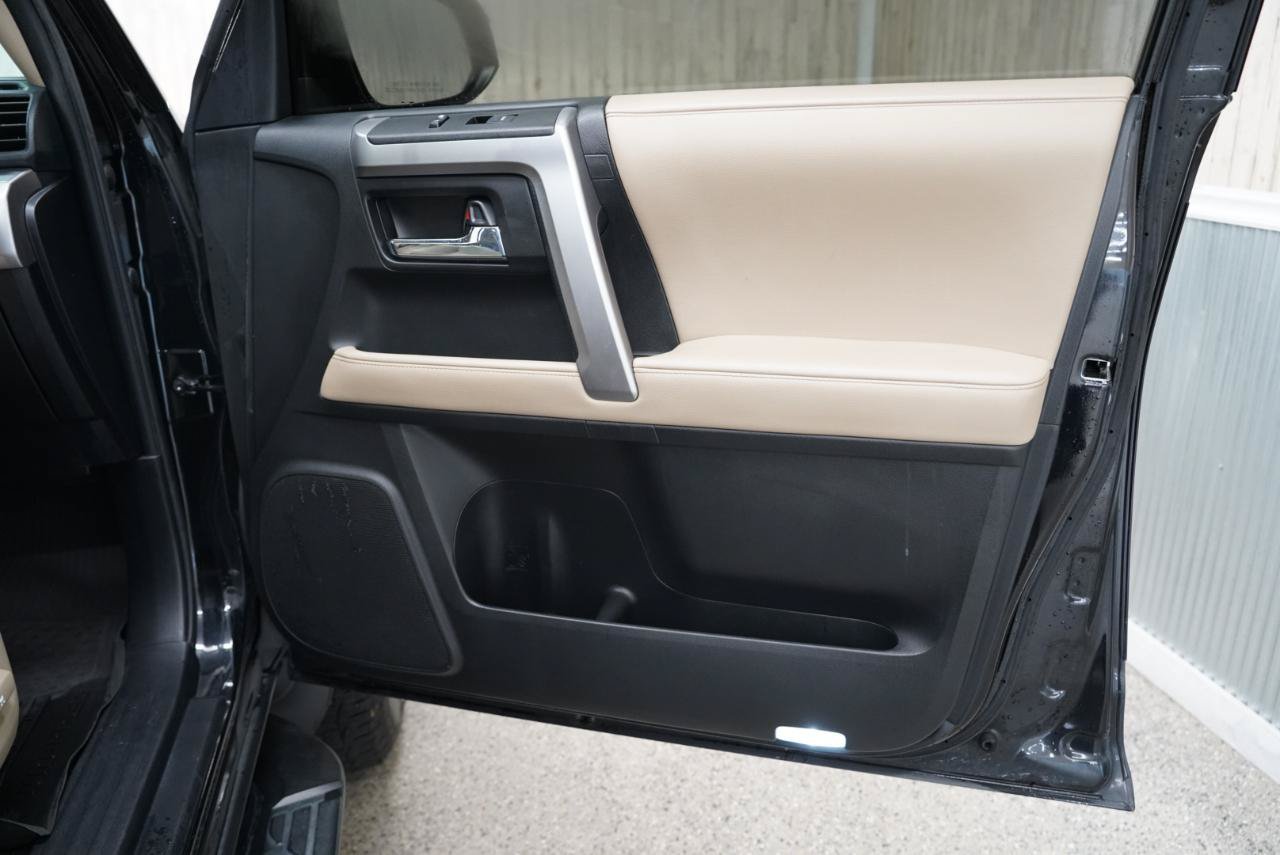 Used 2022 Toyota 4Runner SR5 Premium w/ Moonroof Package AWD/4WD image 34