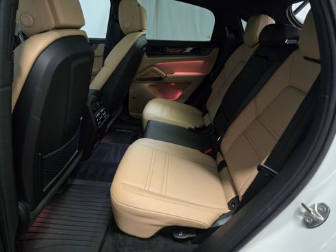 Certified 2025 Porsche Cayenne E-Hybrid Coupe AWD/4WD image 20
