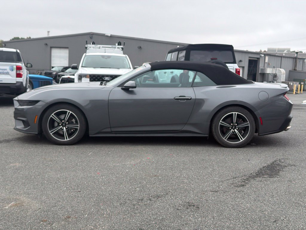 Used 2025 Ford Mustang Premium RWD image 5