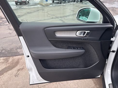 Certified 2025 Volvo XC40 B5 Core image 17