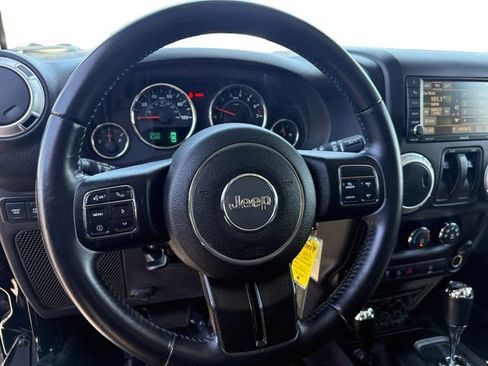 Used 2016 Jeep Wrangler Rubicon w/ Power Convenience Group AWD/4WD image 15