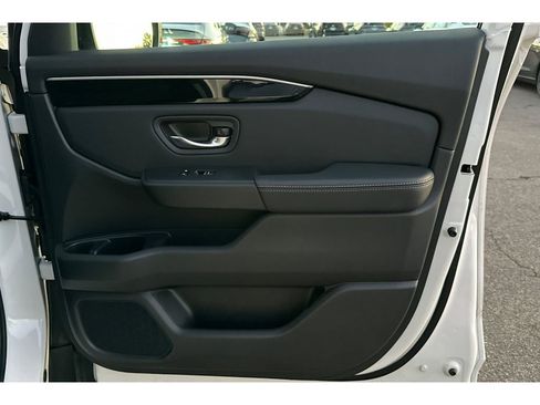 Certified 2025 Honda Pilot EX-L image 22