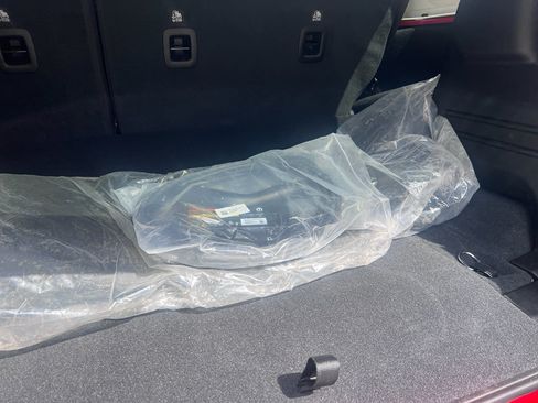 Used 2025 Jeep Wrangler Sahara image 6