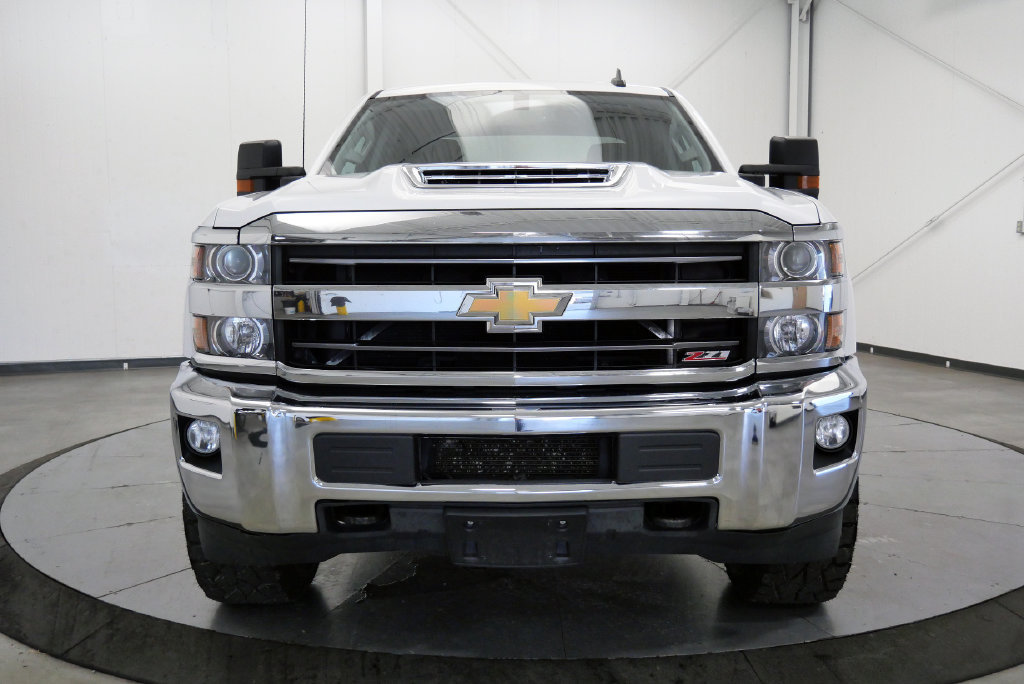 Used 2019 Chevrolet Silverado 2500 LT w/ Z71 Package, Off-Road AWD/4WD image 3