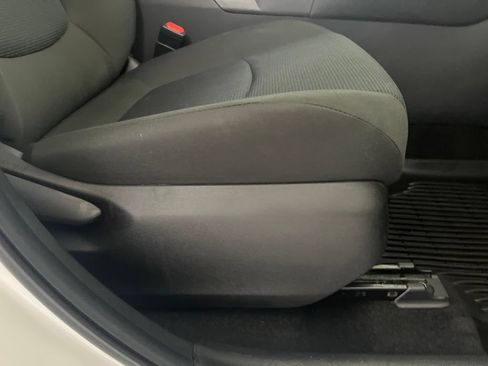 Used 2022 Toyota RAV4 LE AWD/4WD image 56