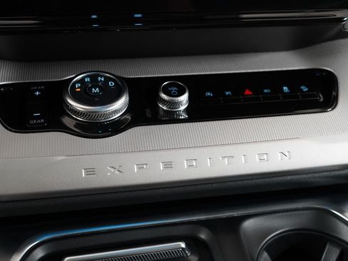 Used 2025 Ford Expedition Active AWD/4WD image 16