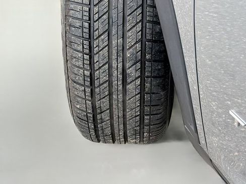 Used 2024 Chevrolet Traverse LT image 43