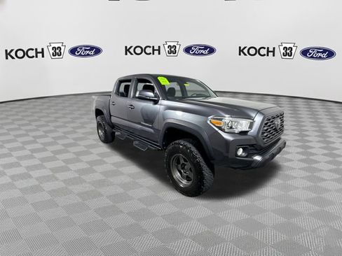 Used 2021 Toyota Tacoma TRD Off-Road image 2
