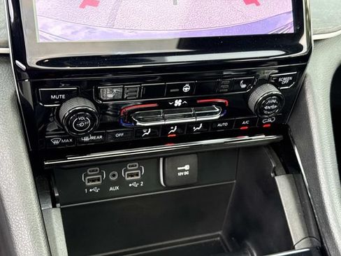 Certified 2023 Jeep Grand Cherokee Limited AWD/4WD image 23
