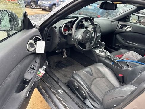 Used 2014 Nissan 370Z Touring w/ Sport Package RWD image 8