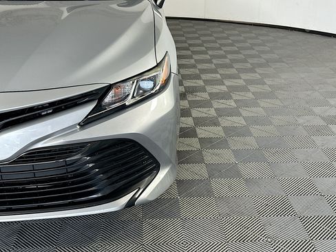 Used 2020 Toyota Camry LE FWD image 9