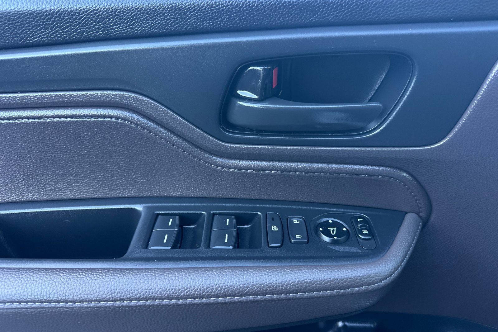 Used 2024 Honda Odyssey EX image 10