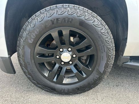 Used 2019 Chevrolet Suburban LT AWD/4WD image 16