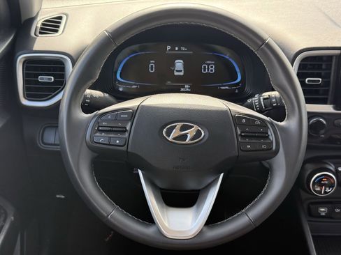Used 2025 Hyundai Venue SEL FWD image 15