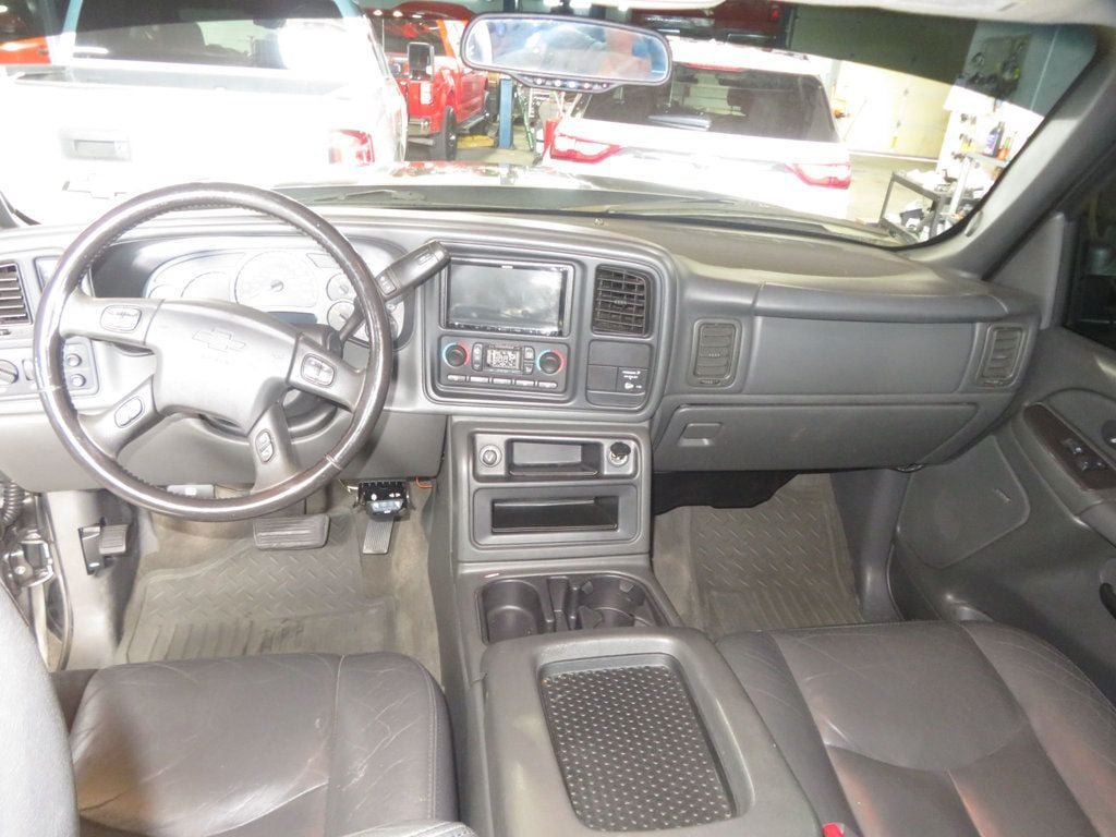 Used 2006 Chevrolet Silverado 2500 LT w/ Onstar Plus Package AWD/4WD image 35