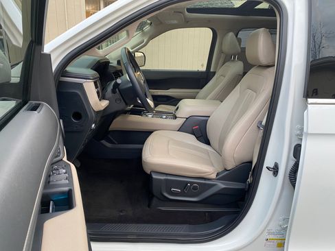 Used 2022 Ford Expedition Max Limited image 18