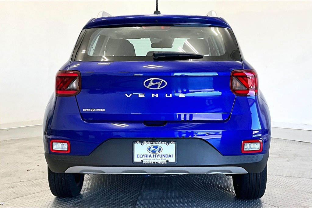 Used 2024 Hyundai Venue SEL FWD image 4