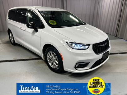 Used 2024 Chrysler Pacifica Touring-L