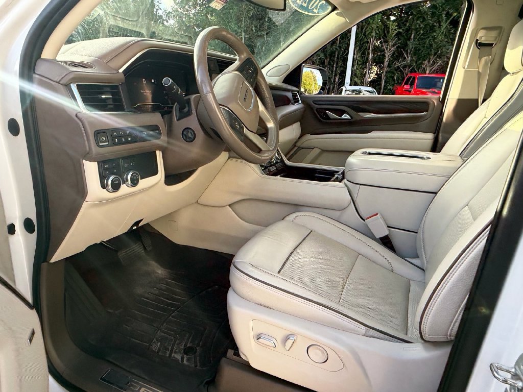 Used 2022 GMC Yukon XL Denali AWD/4WD image 11