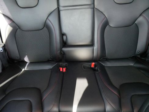 Used 2019 Jeep Cherokee Trailhawk w/ Cold Weather Group image 15