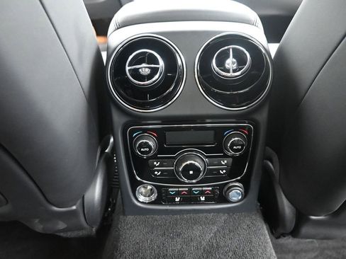Used 2011 Jaguar XJ L image 19