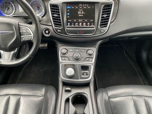 Used 2017 Chrysler 200 Limited Platinum image 18